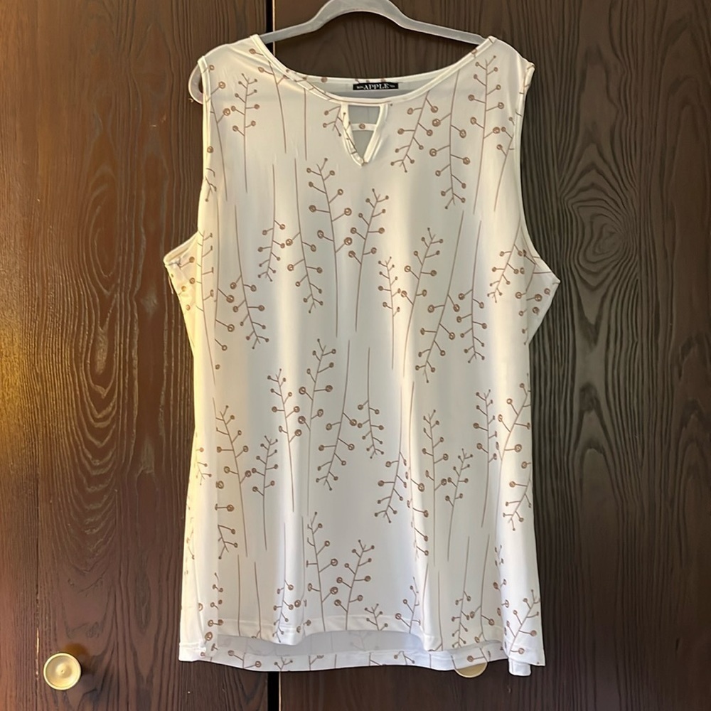 Bon Apple Tea white sleeveless top with tan branch pattern. Size 2X.